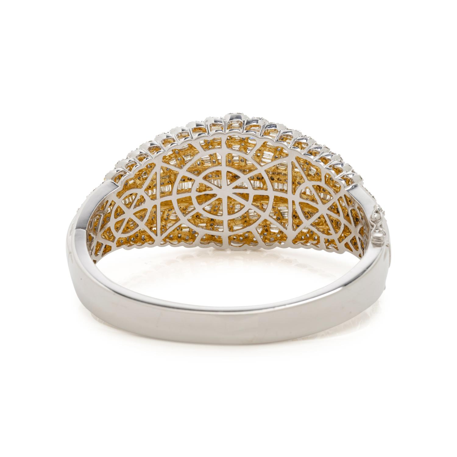 BICOLOR GOLD AND DIAMOND BANGLE BRACELET