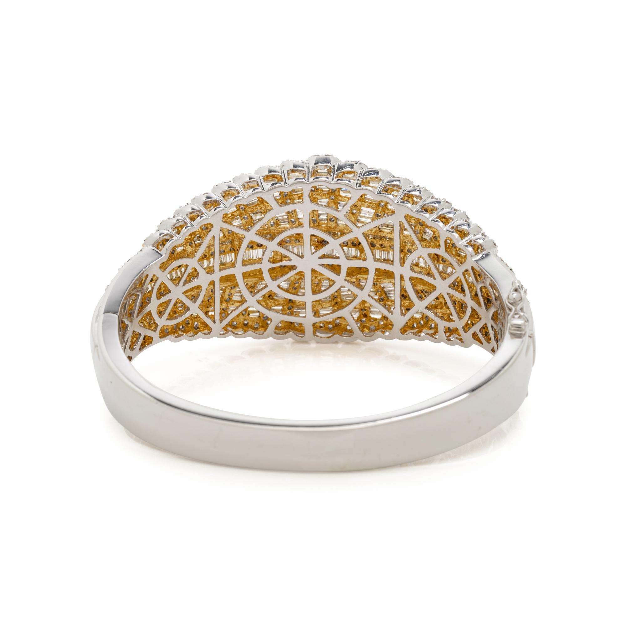 BICOLOR GOLD AND DIAMOND BANGLE BRACELET