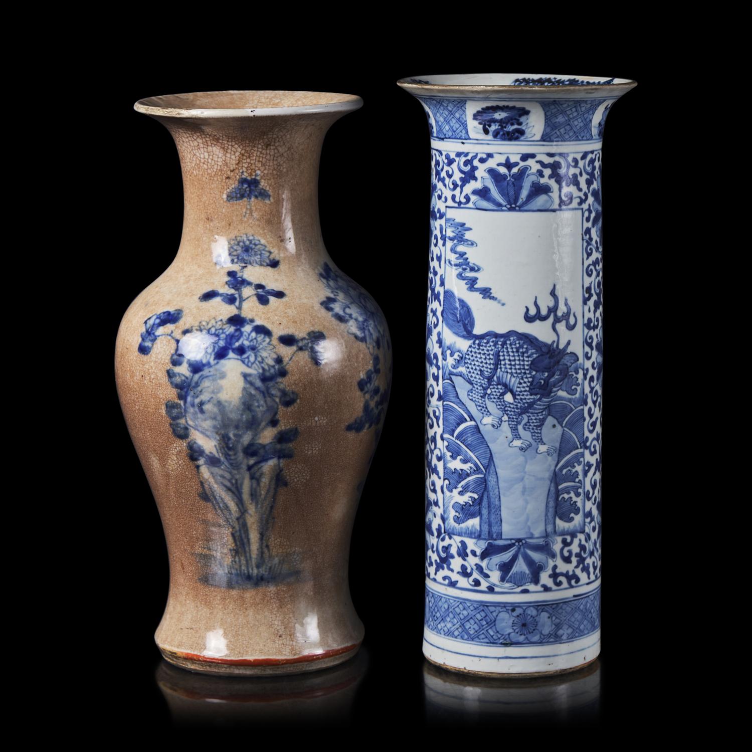 Two Chinese Blue and White Porcelain Vases 青花賞瓶兩件