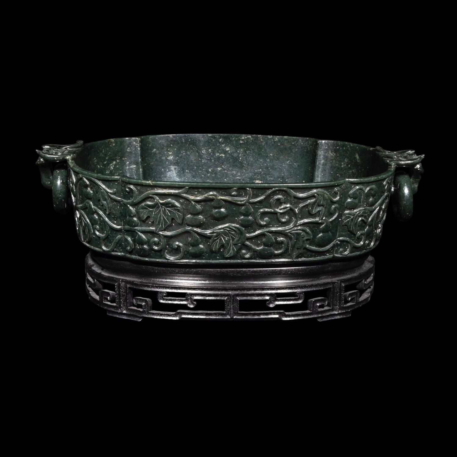 A Chinese Spinach Jade Marriage Bowl, Late Qing/Republic Period 晚清/民國 碧玉雕福祿萬代雙蝠活耳洗