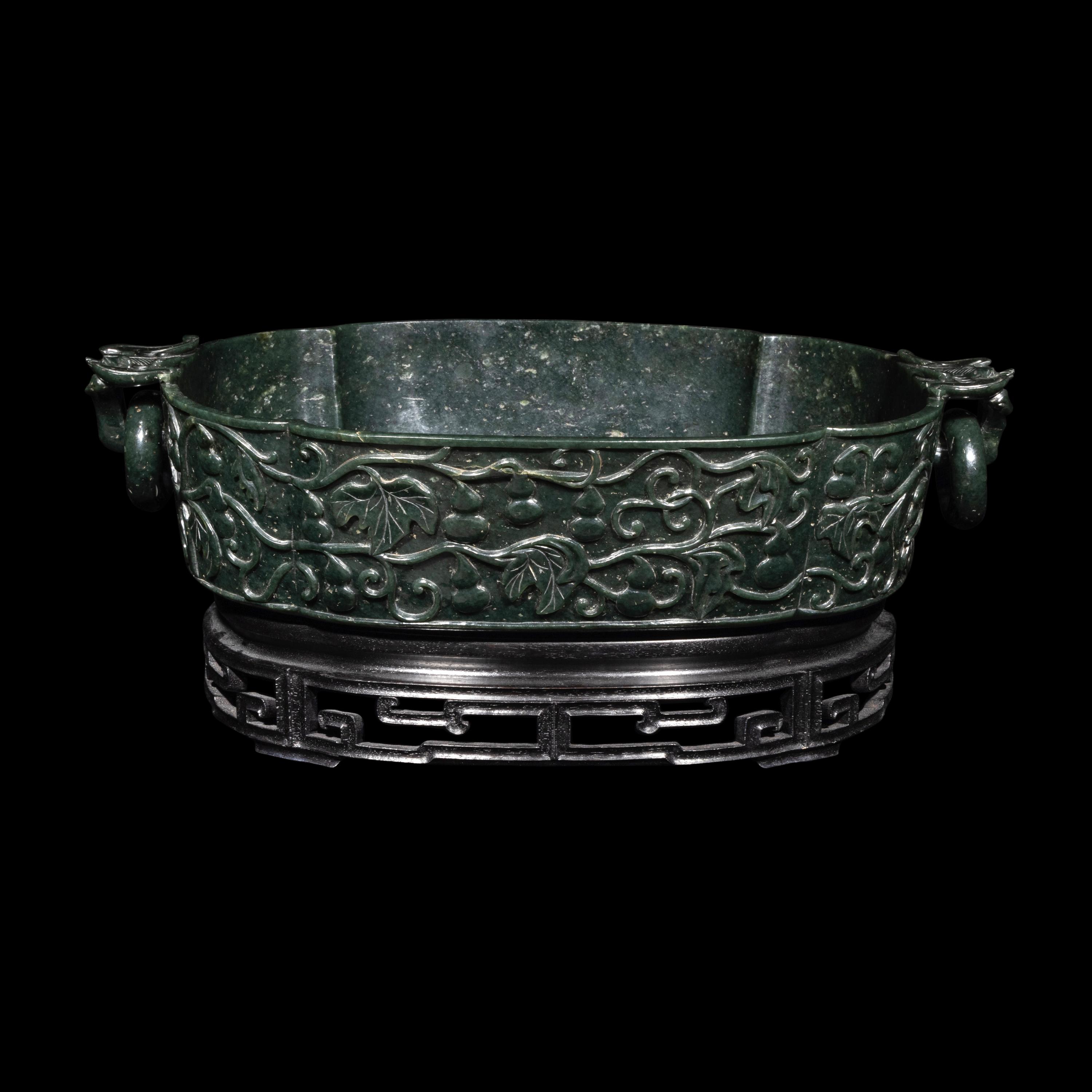 A Chinese Spinach Jade Marriage Bowl, Late Qing/Republic Period 晚清/民國 碧玉雕福祿萬代雙蝠活耳洗