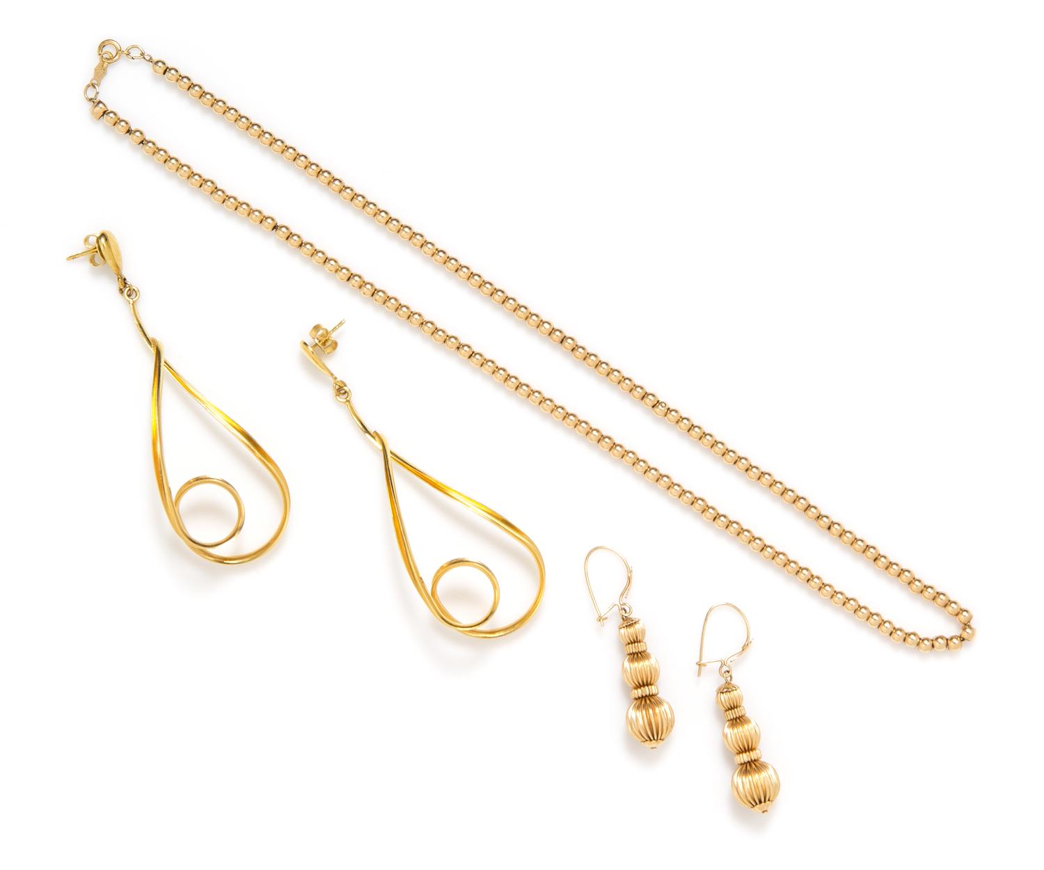 A Collection of 14 Karat Yellow Gold Jewelry, 9.10 dwts.