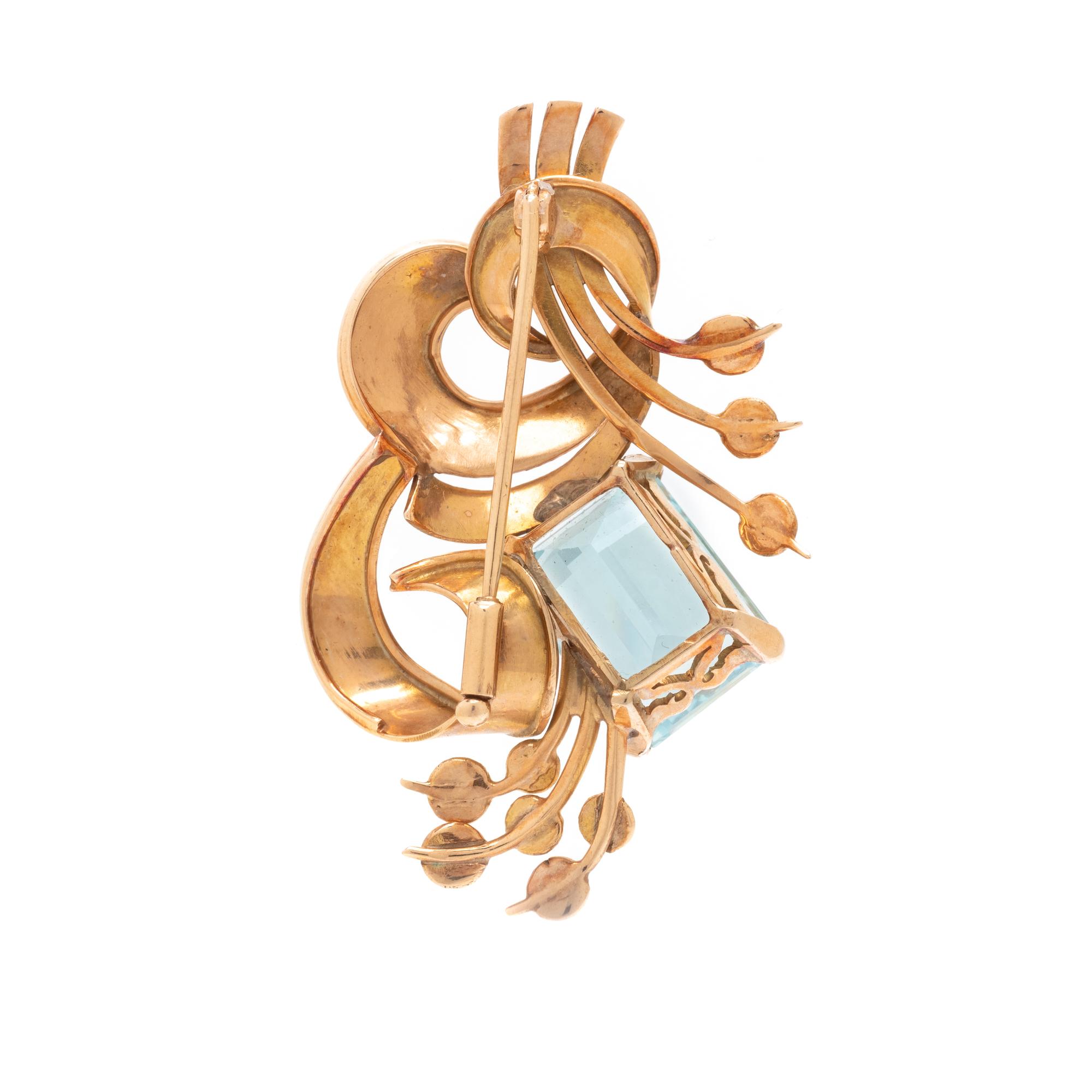 RETRO, YELLOW GOLD AND AQUAMARINE BROOCH