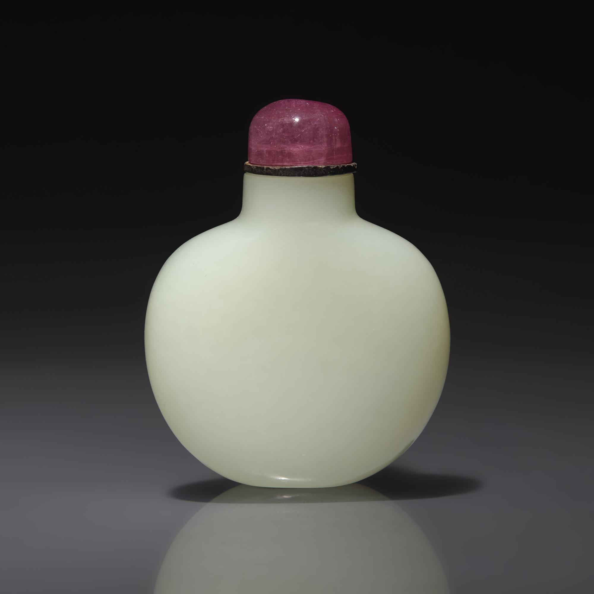 A Chinese Creamy-White Jade Snuff Bottle, Qing Dynasty, Circa 1736-1795 — 1736-1795年 白玉素面鼻煙壺