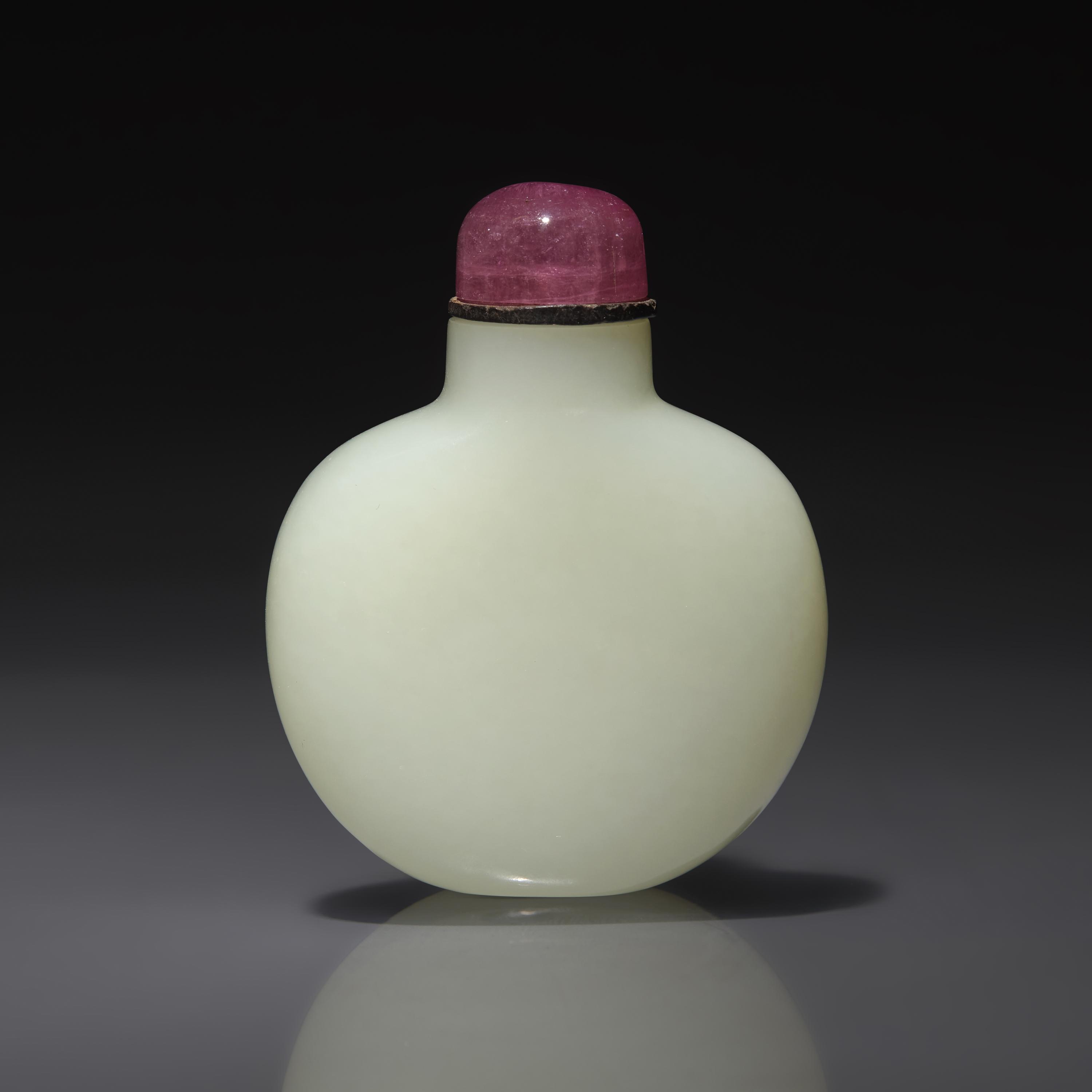 A Chinese Creamy-White Jade Snuff Bottle, Qing Dynasty, Circa 1736-1795 — 1736-1795年 白玉素面鼻煙壺