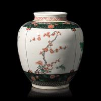 A Chinese Famille Verte Porcelain Jar, 19th Century 晚清 素三彩花卉纹罐