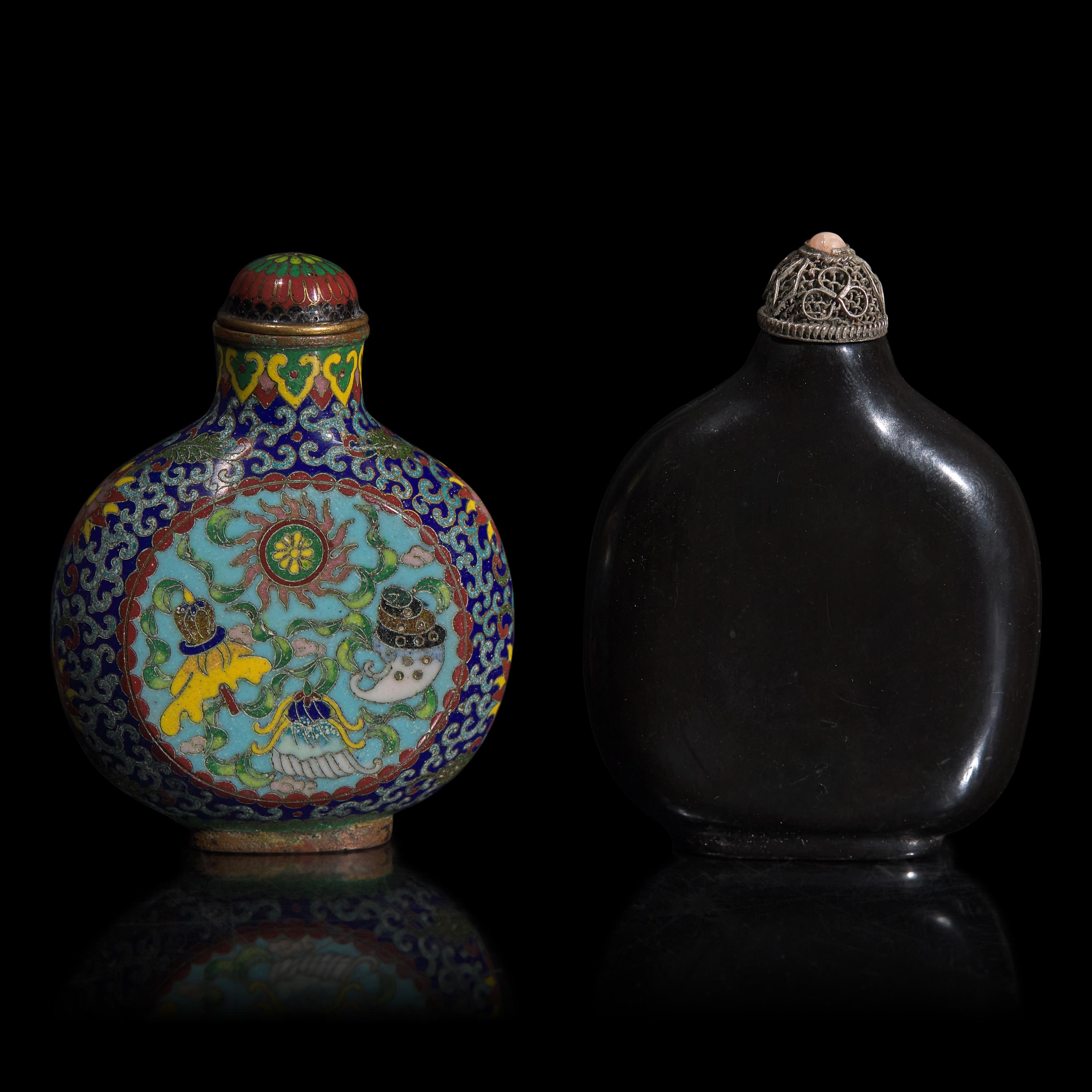 Two Chinese Snuff Bottles, 19th-early 20th Century 晚清民國 鼻煙壺兩支