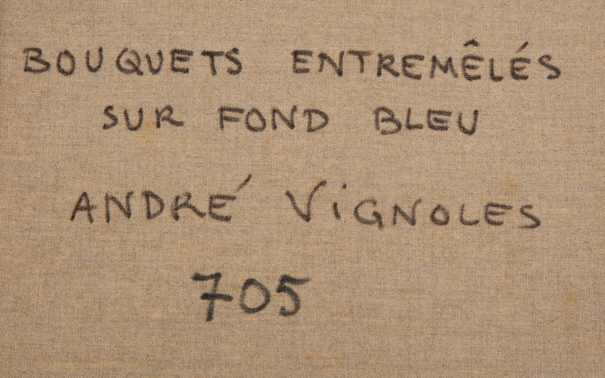 Bouquets Entremêlés sur Fond Bleu