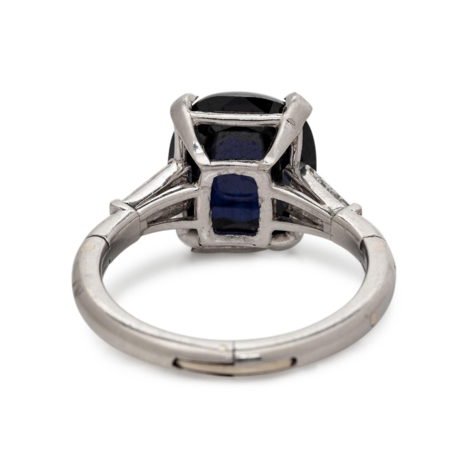 SAPPHIRE AND DIAMOND RING