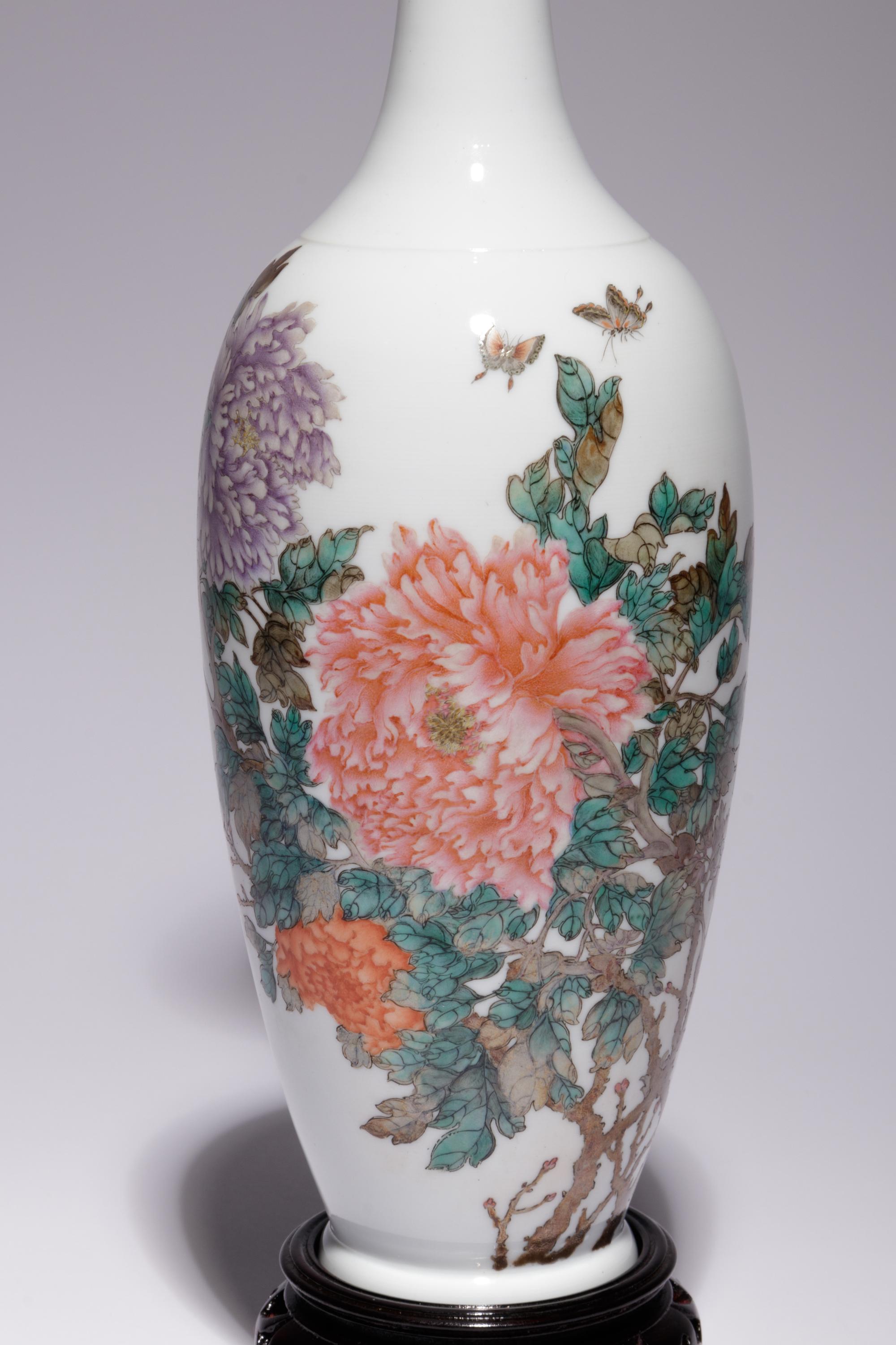 A Famille Rose Porcelain Amphora Vase