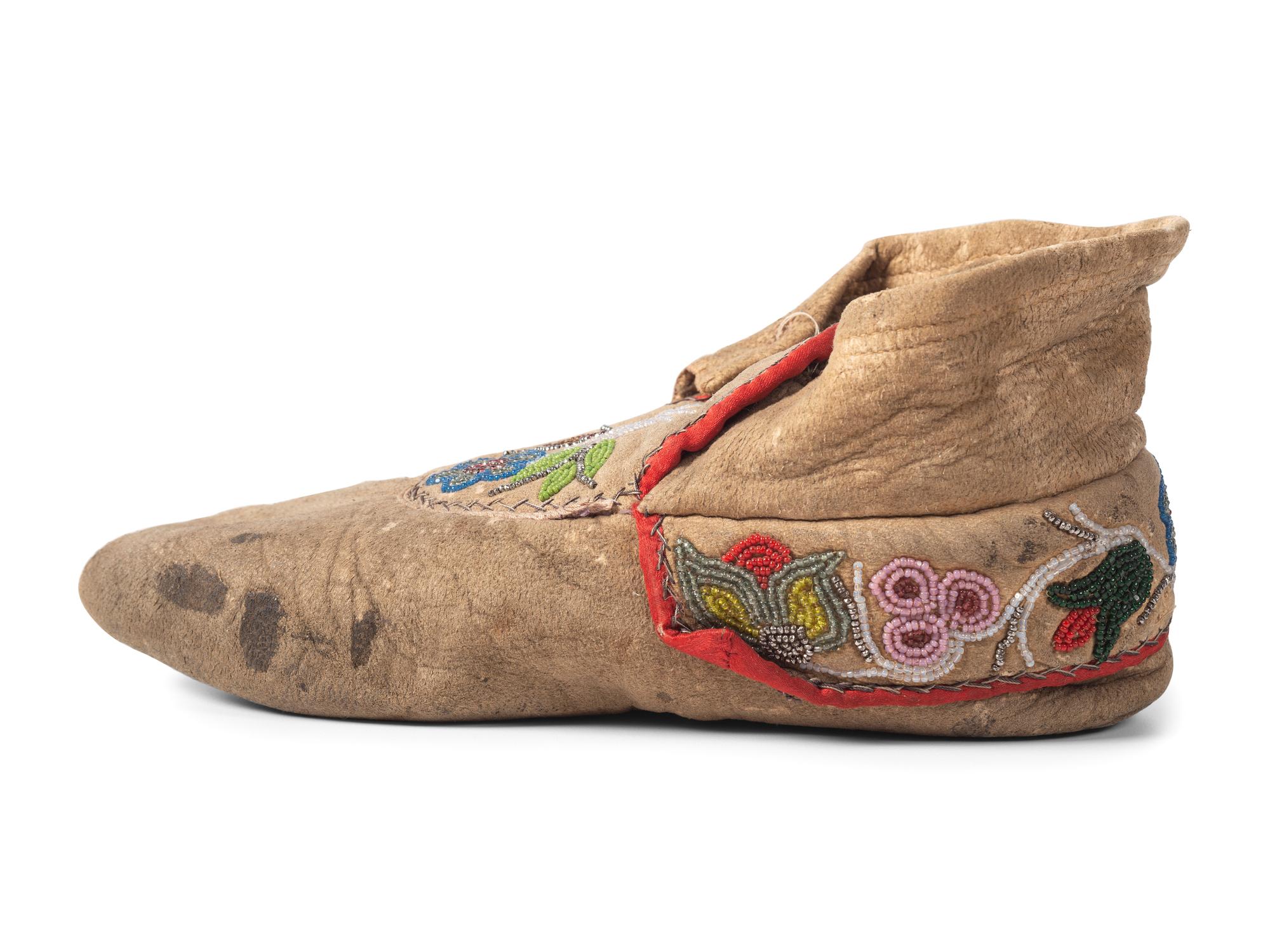 Anishinaabe and Haudenosaunee Hide Moccasins