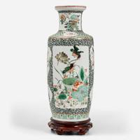 A Chinese famille-verte-decorated porcelain rouleau vase 五彩花鳥棒槌瓶