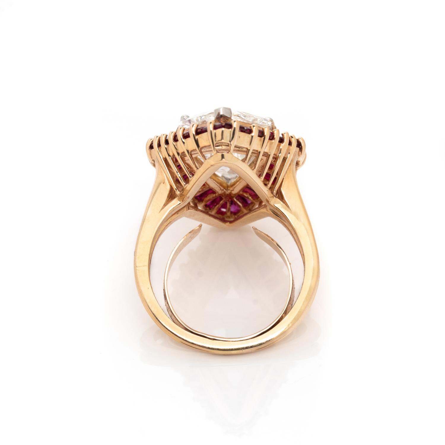 OSCAR HEYMAN, YELLOW GOLD, DIAMOND, AND RUBY RING