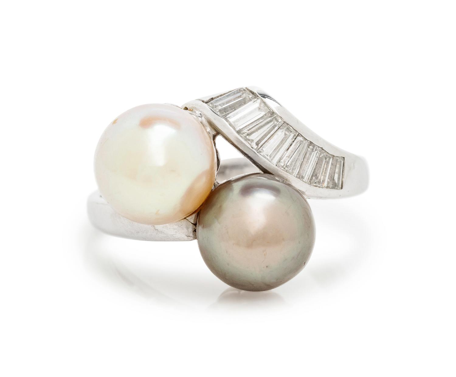 CULTURED PEARL AND DIAMOND 'TOI ET MOI' RING