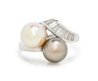 CULTURED PEARL AND DIAMOND 'TOI ET MOI' RING