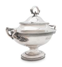A Tiffany & Co . Silver Tureen