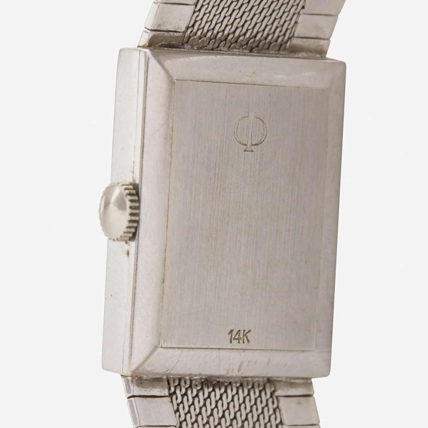A Ladies 14K White Gold Baume & Mercier Watch 17 Jewels