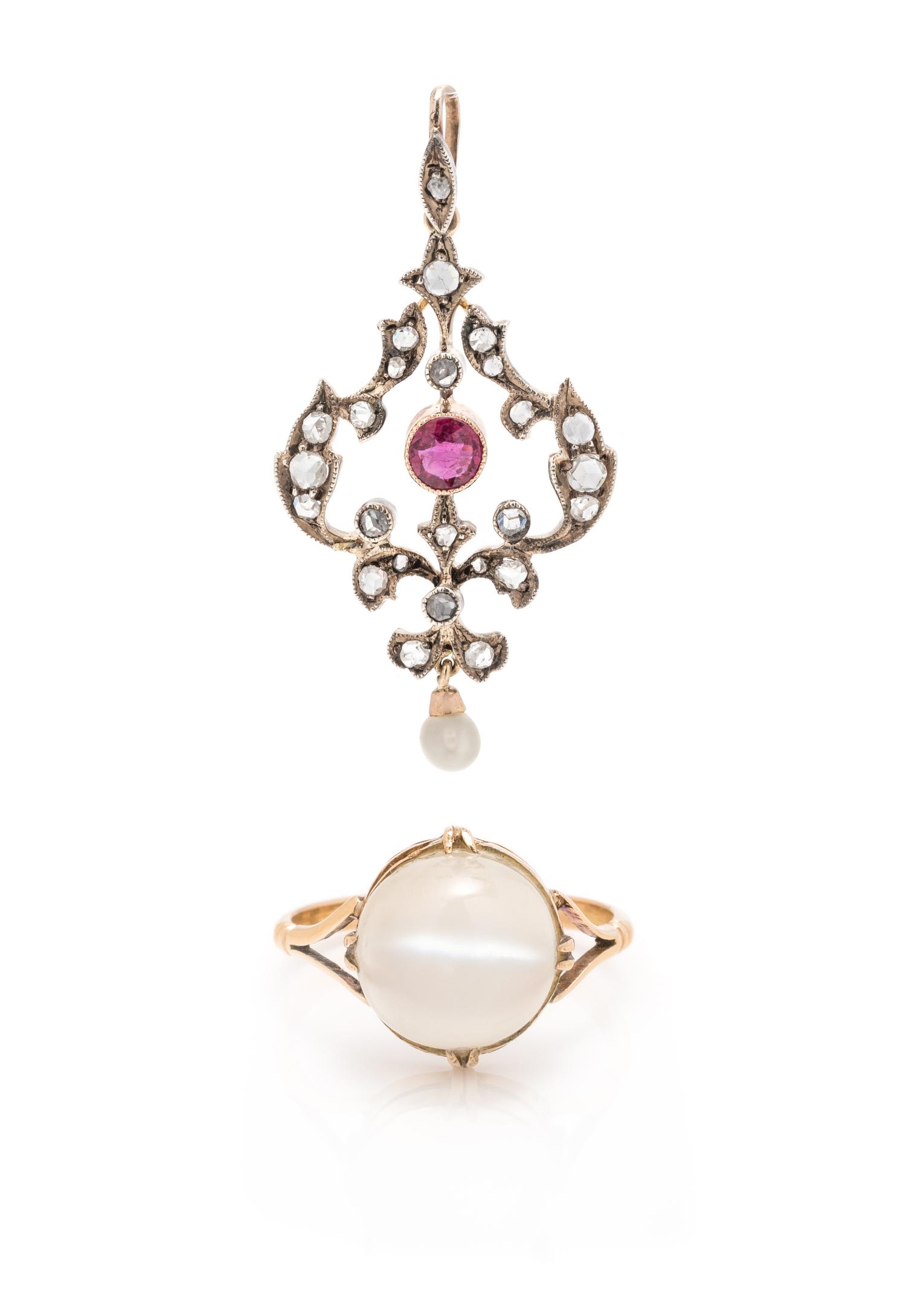 COLLECTION OF GOLD AND GEMSTONE JEWELRY