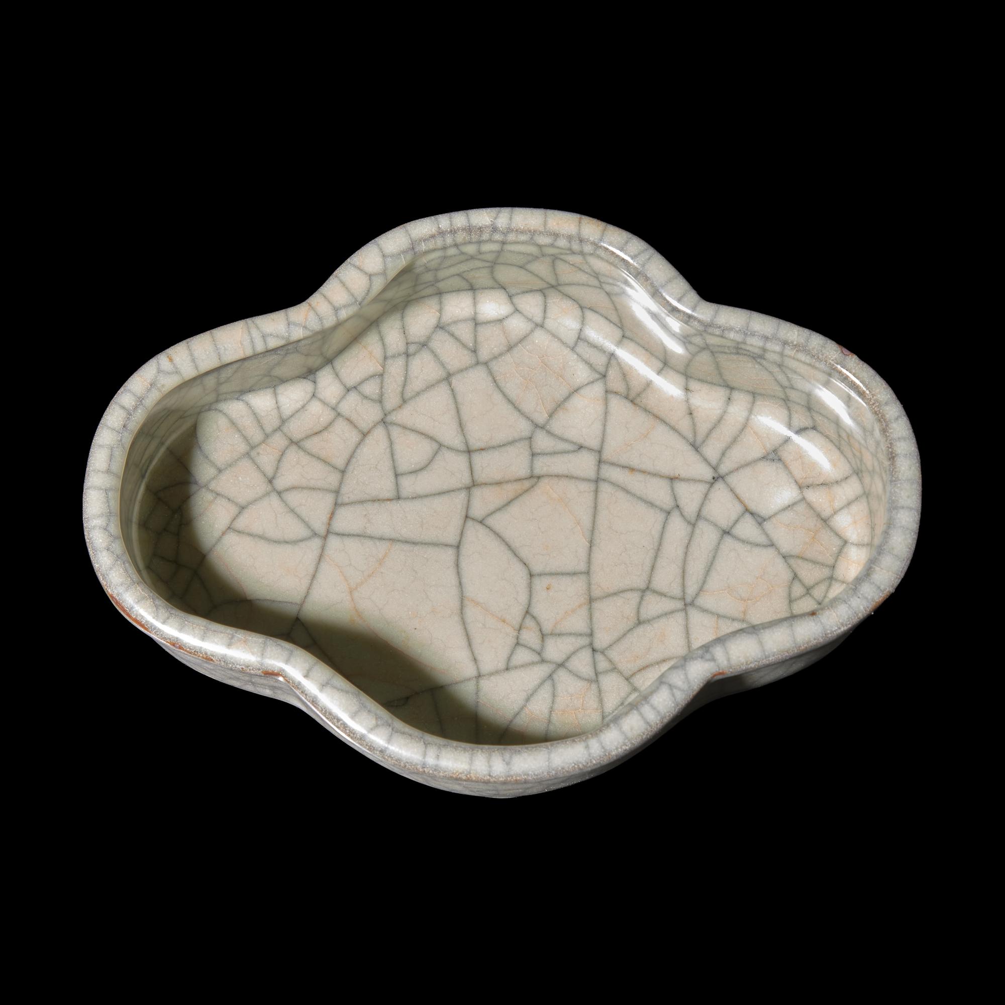 A Chinese Ge- Type Narcissus Bowl — 仿哥窯海棠式水仙盆