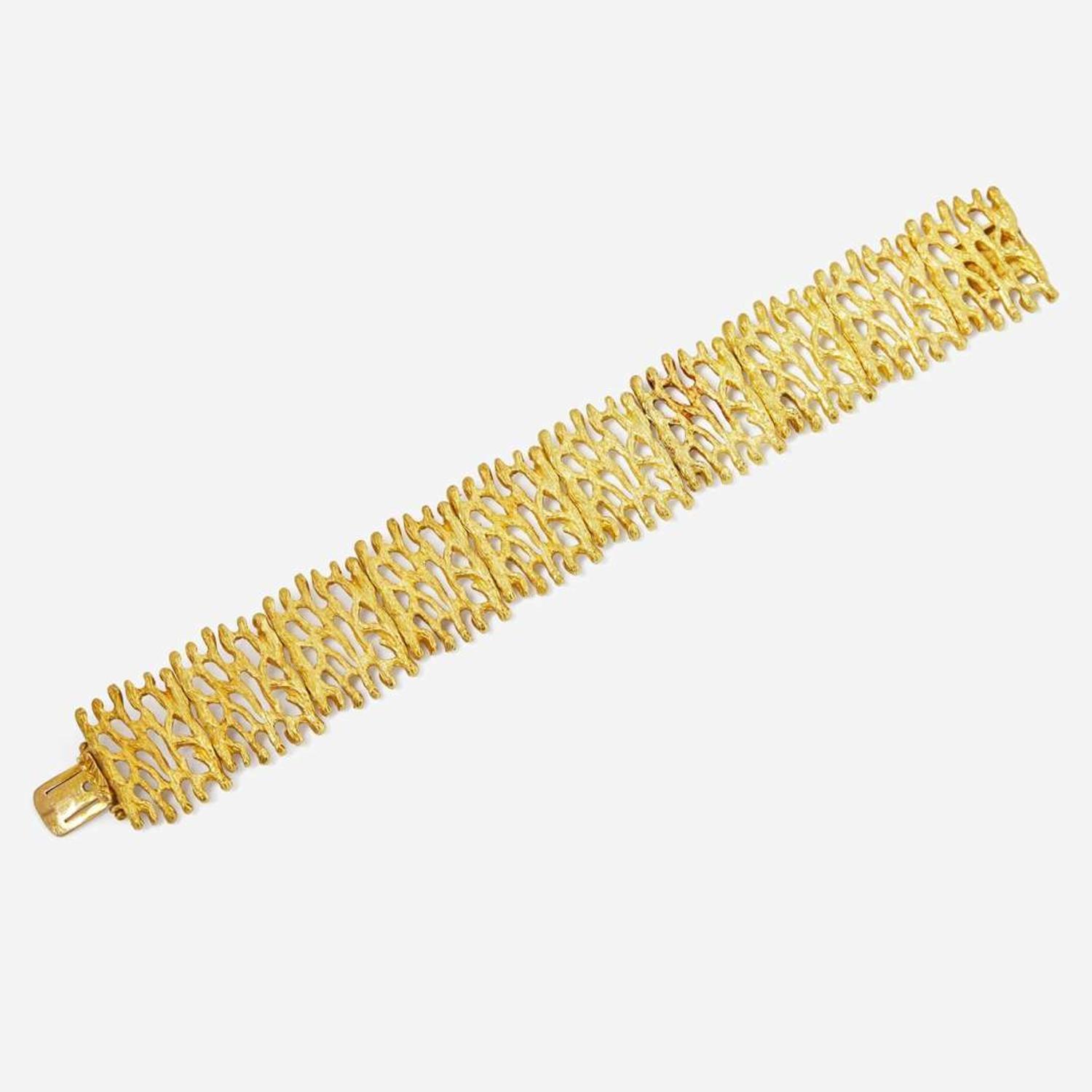 An 18K Yellow Gold Bracelet