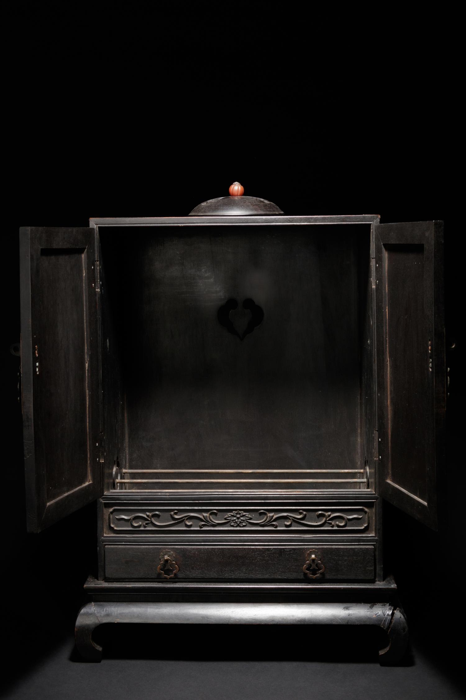 A Zitan Wood Shrine, Fokan