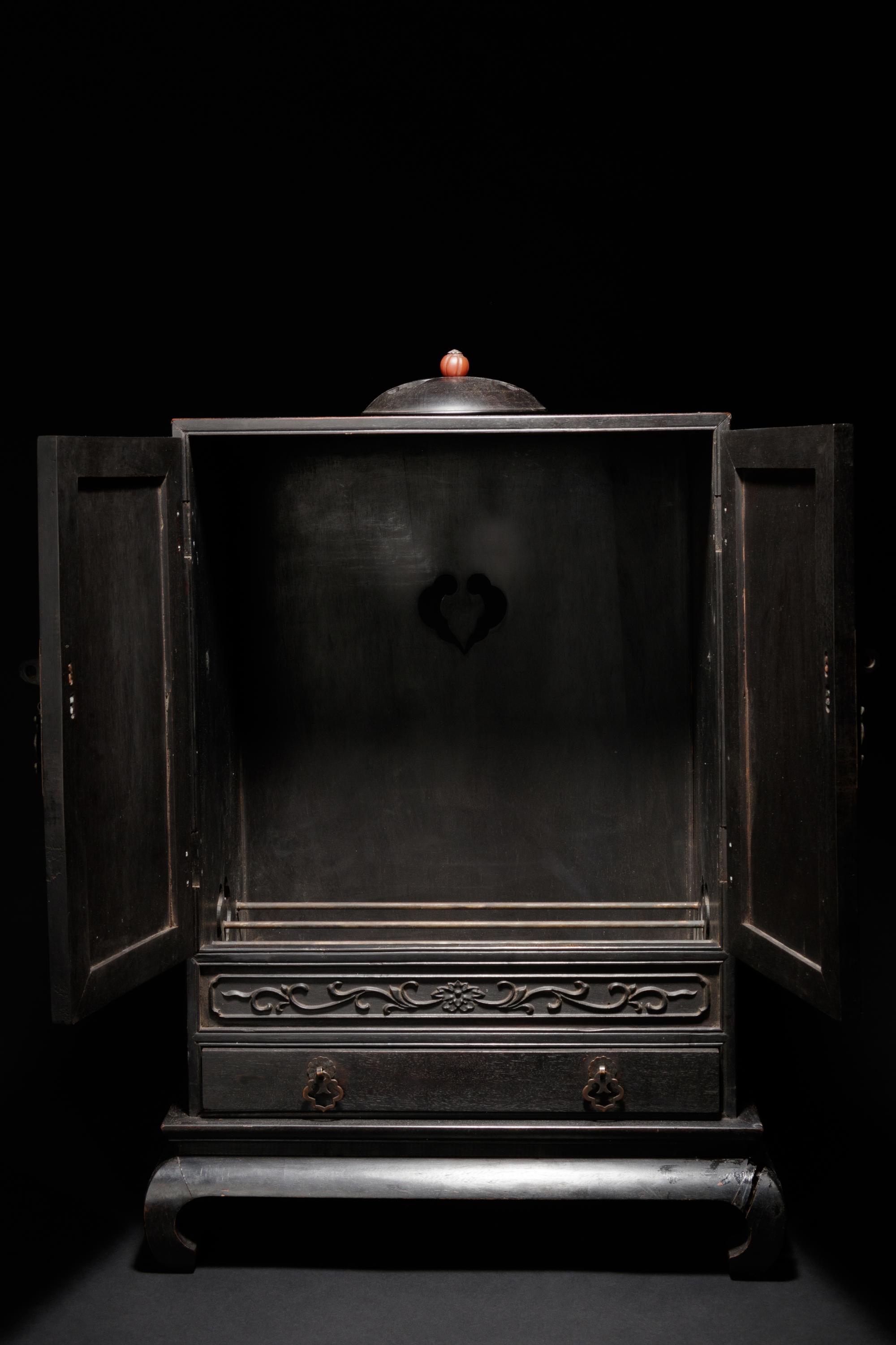 A Zitan Wood Shrine, Fokan