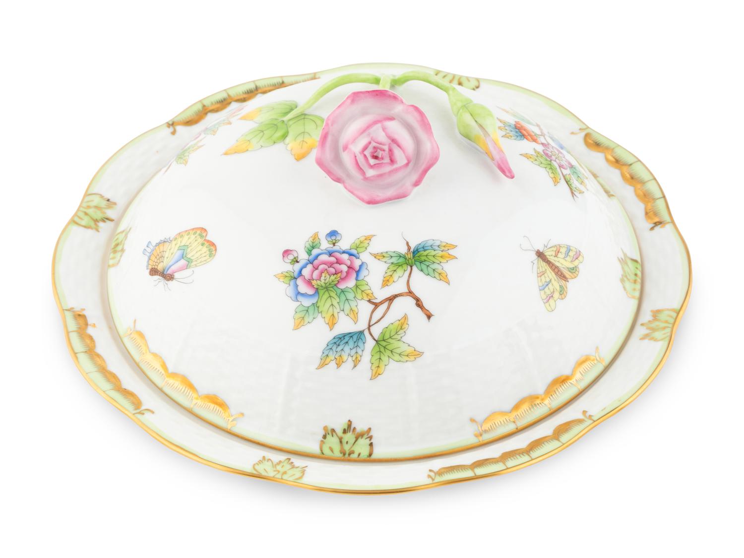 A Herend Queen Victoria Porcelain T ête -à-T ête
