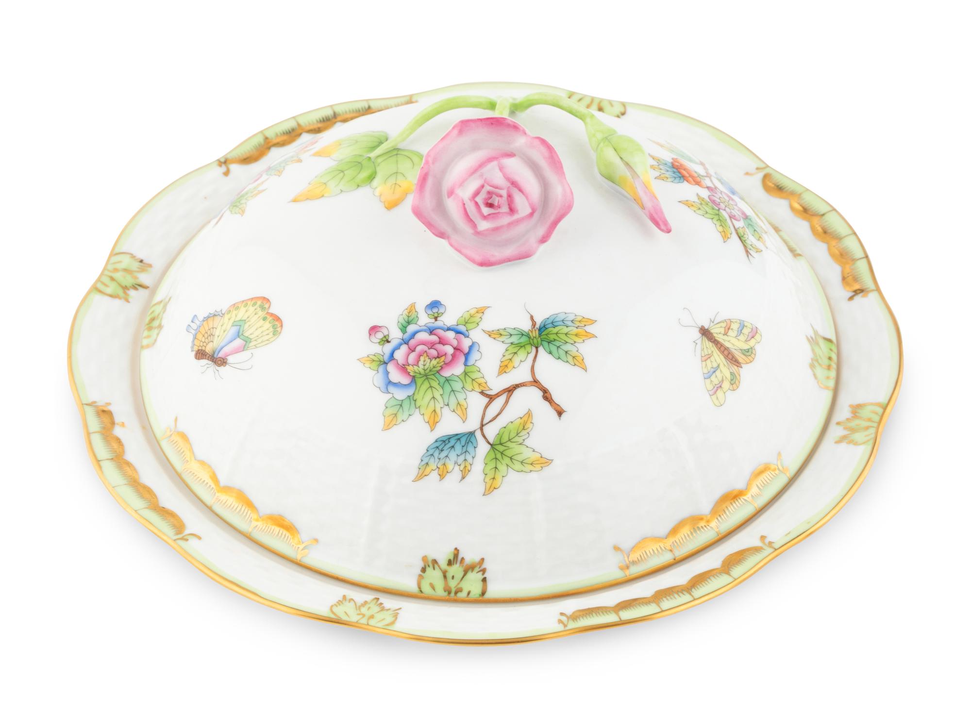 A Herend Queen Victoria Porcelain T ête -à-T ête