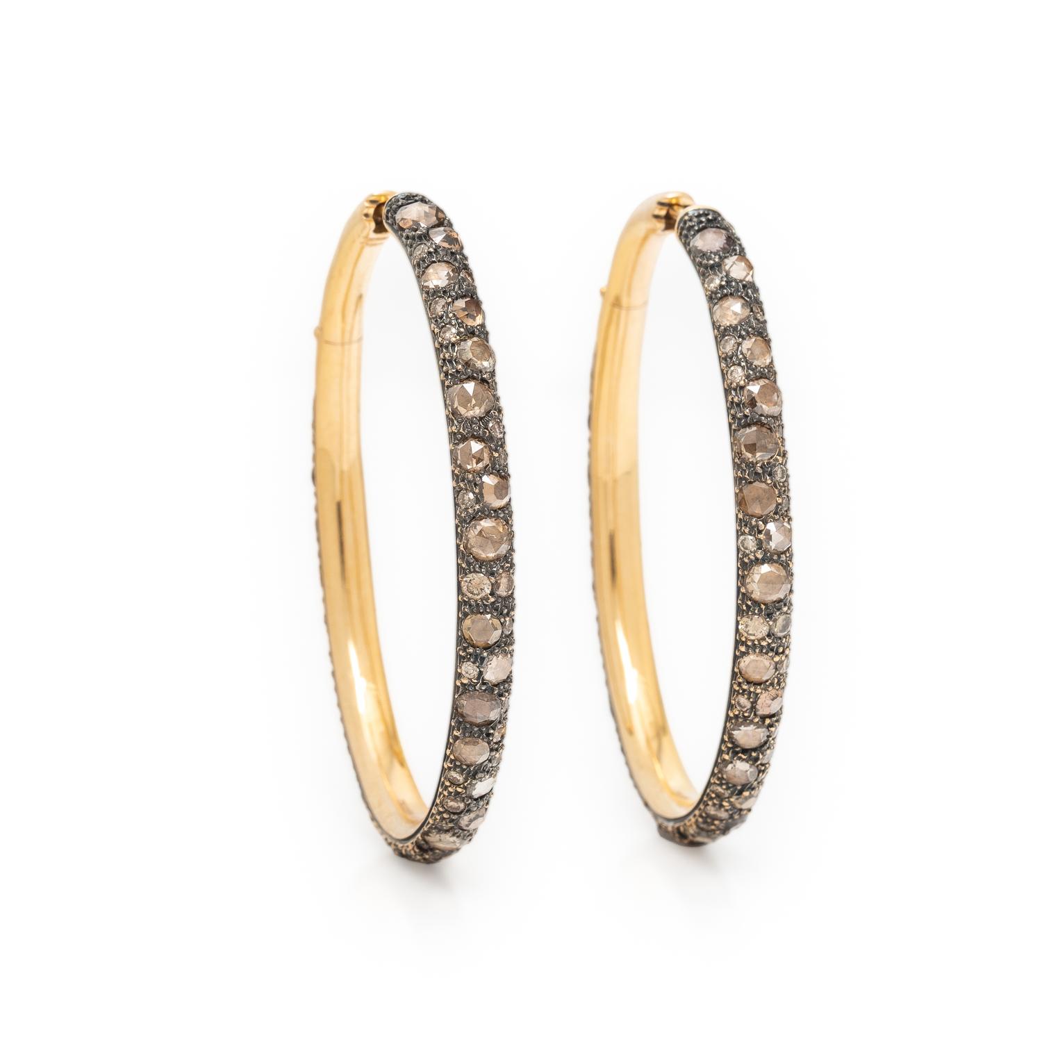 Pomellato, Colored Diamond and Bicolor Gold Oval Hoop Earrings