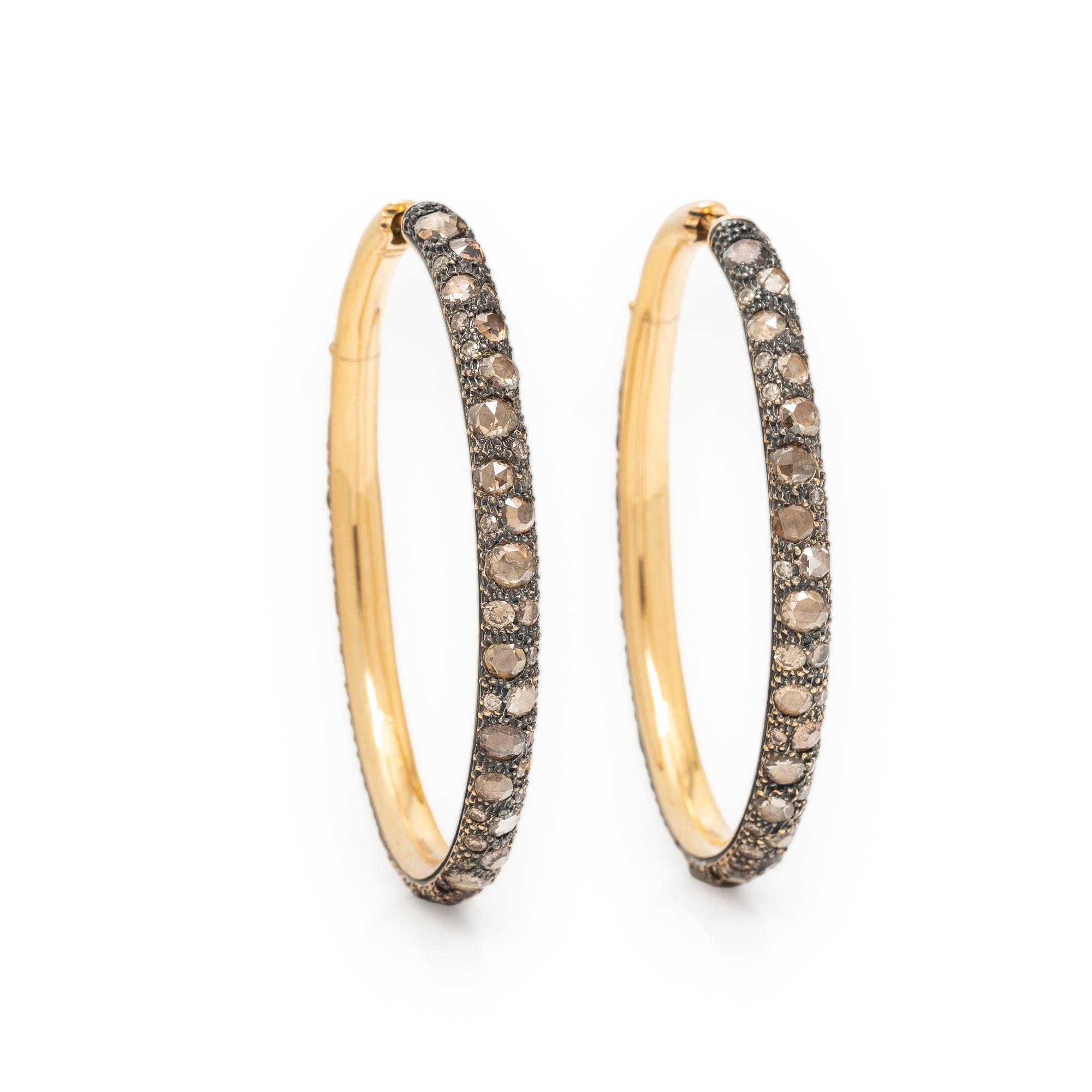 Pomellato, Colored Diamond and Bicolor Gold Oval Hoop Earrings