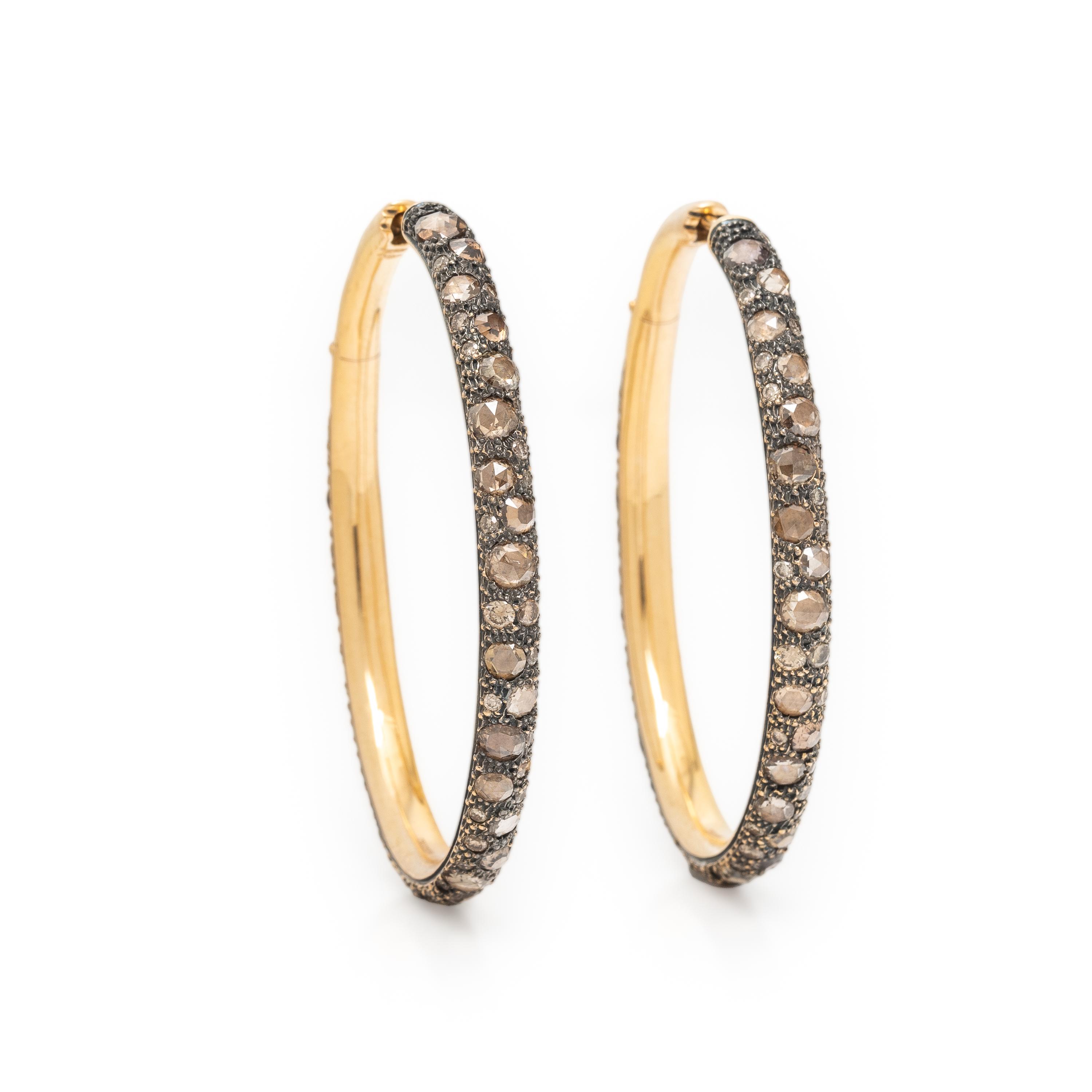 Pomellato, Colored Diamond and Bicolor Gold Oval Hoop Earrings