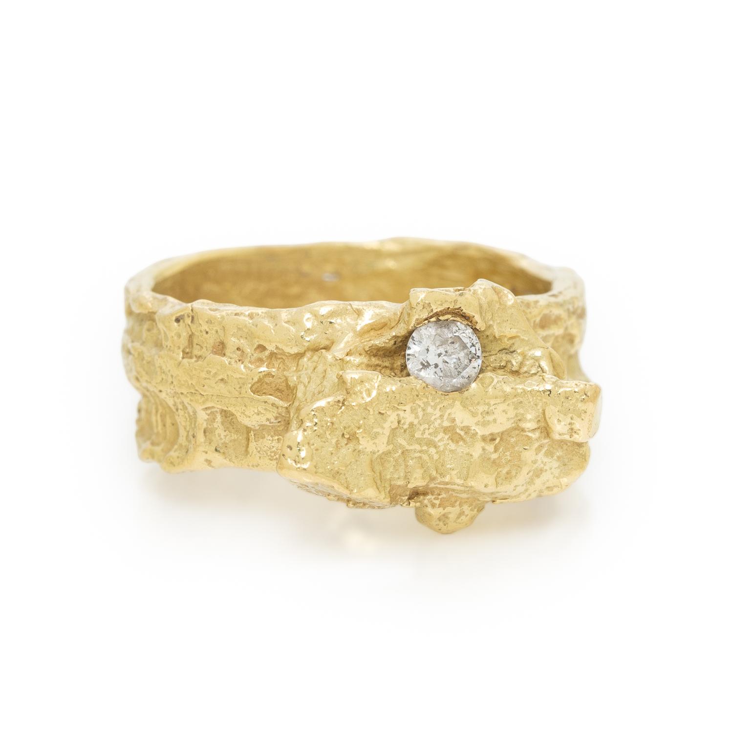 E. DUCA, HAMMERED YELLOW GOLD AND DIAMOND RING