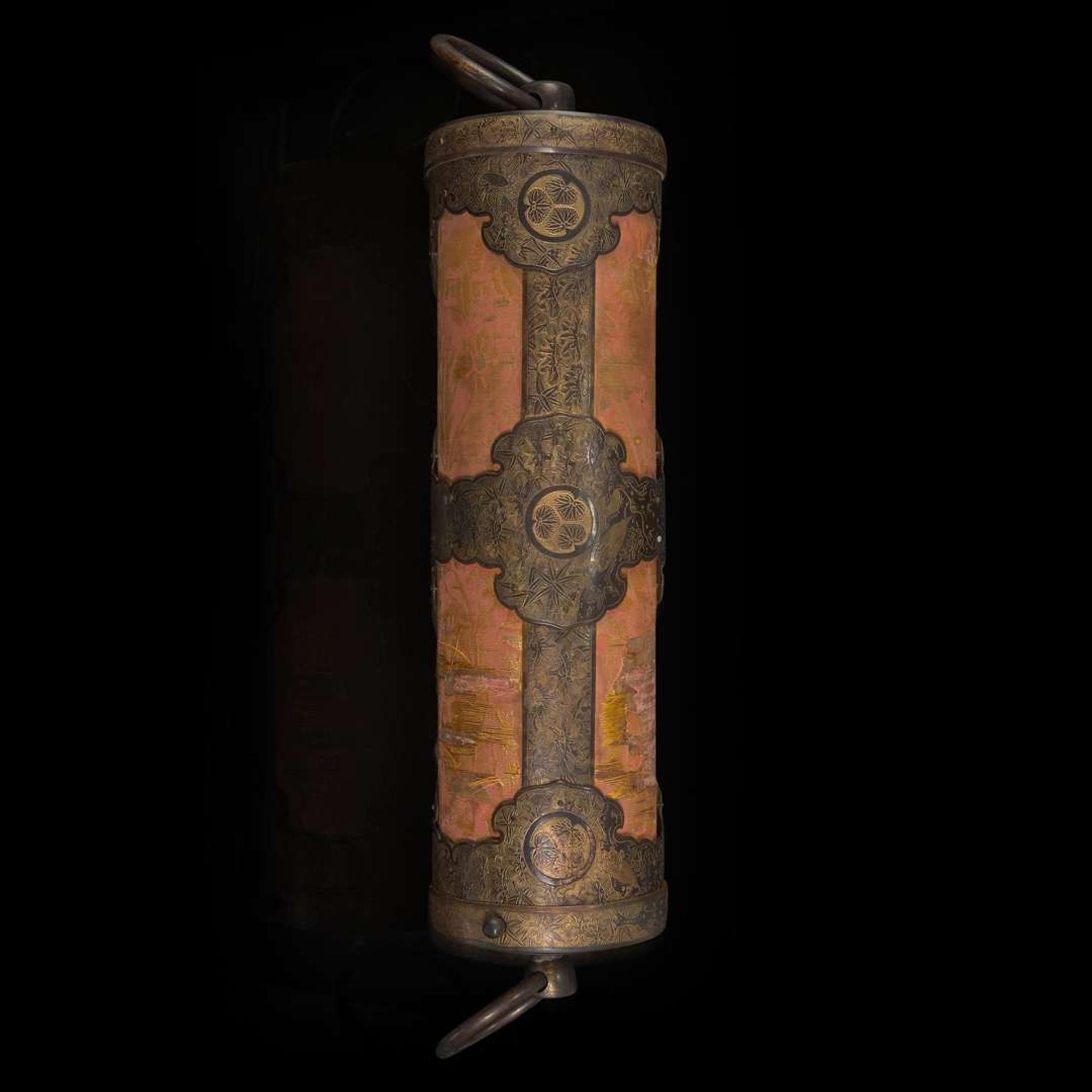 An unusual Japanese gilt, patinated and engraved metal-mounted cylindrical container 日本加漆鎏金圆筒 Edo/early Meiji period ?????