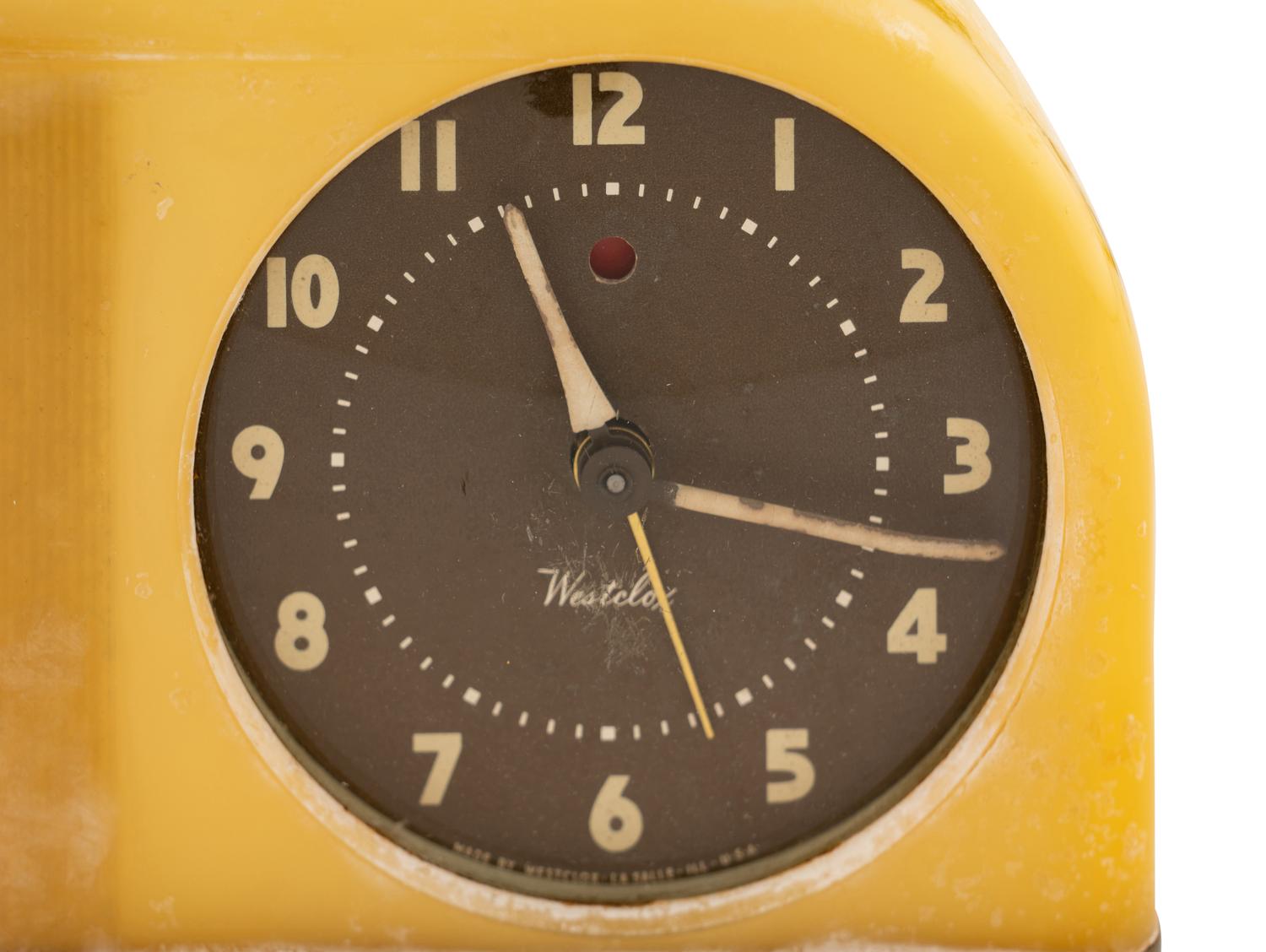 A Westclox Moonbeam Model S5-J Radio