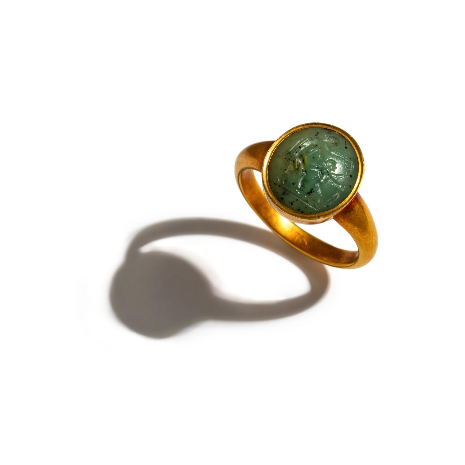 A Neoclassical Gold and Plasma Finger Ring with the Triumph of Psyche and Eros