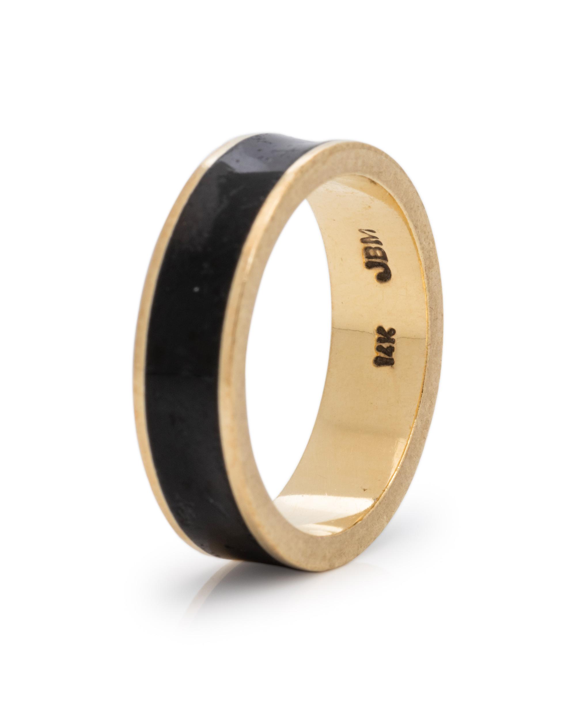 BLACK ENAMEL AND YELLOW GOLD BAND