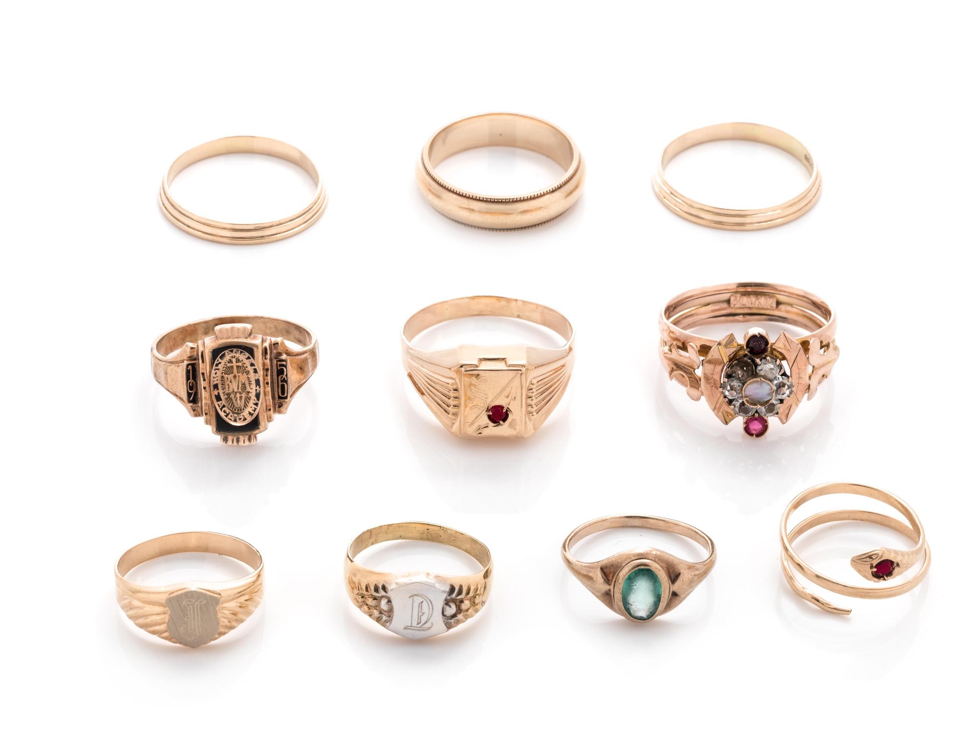 COLLECTION OF YELLOW GOLD RINGS