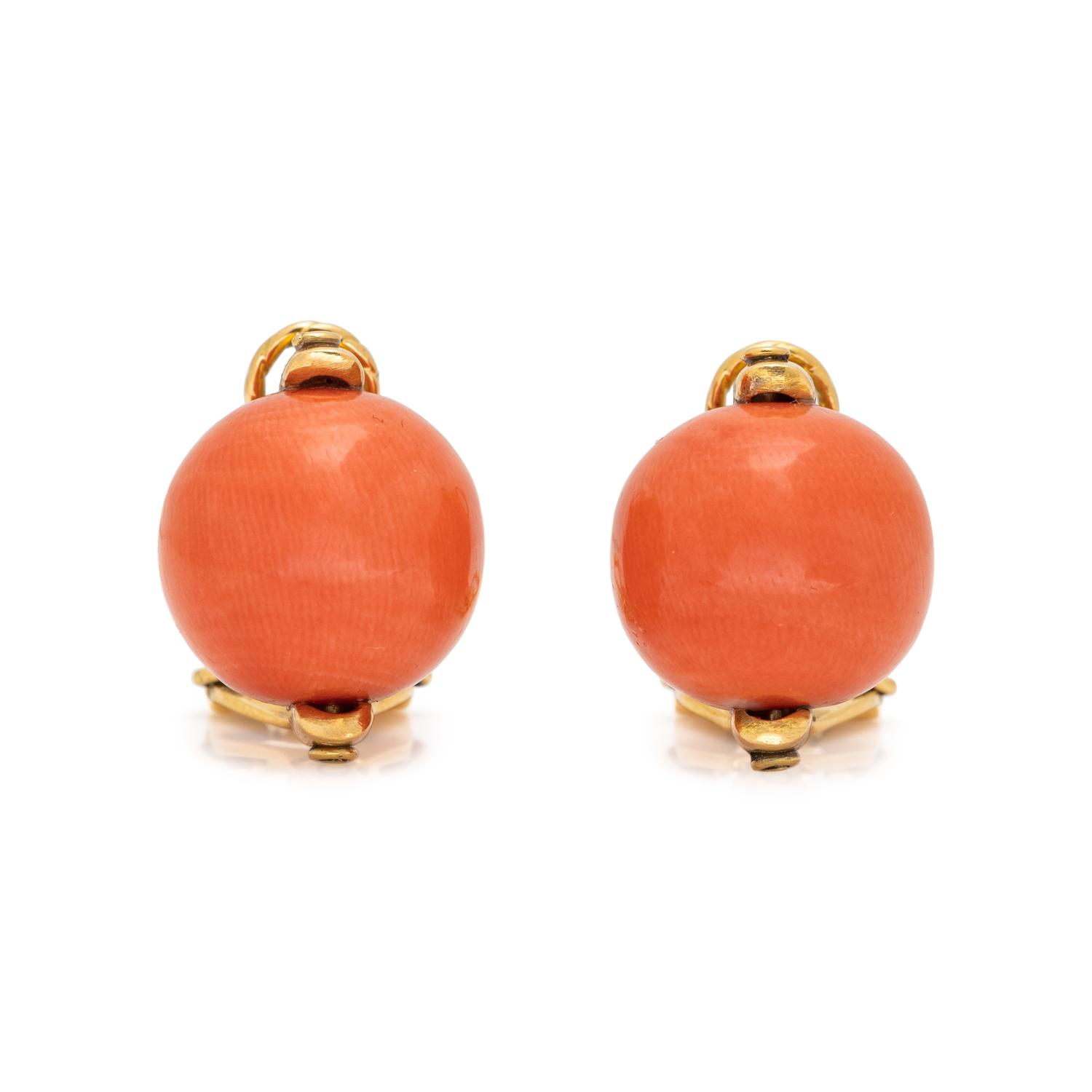 YELLOW GOLD AND CORAL BEAD SUITE