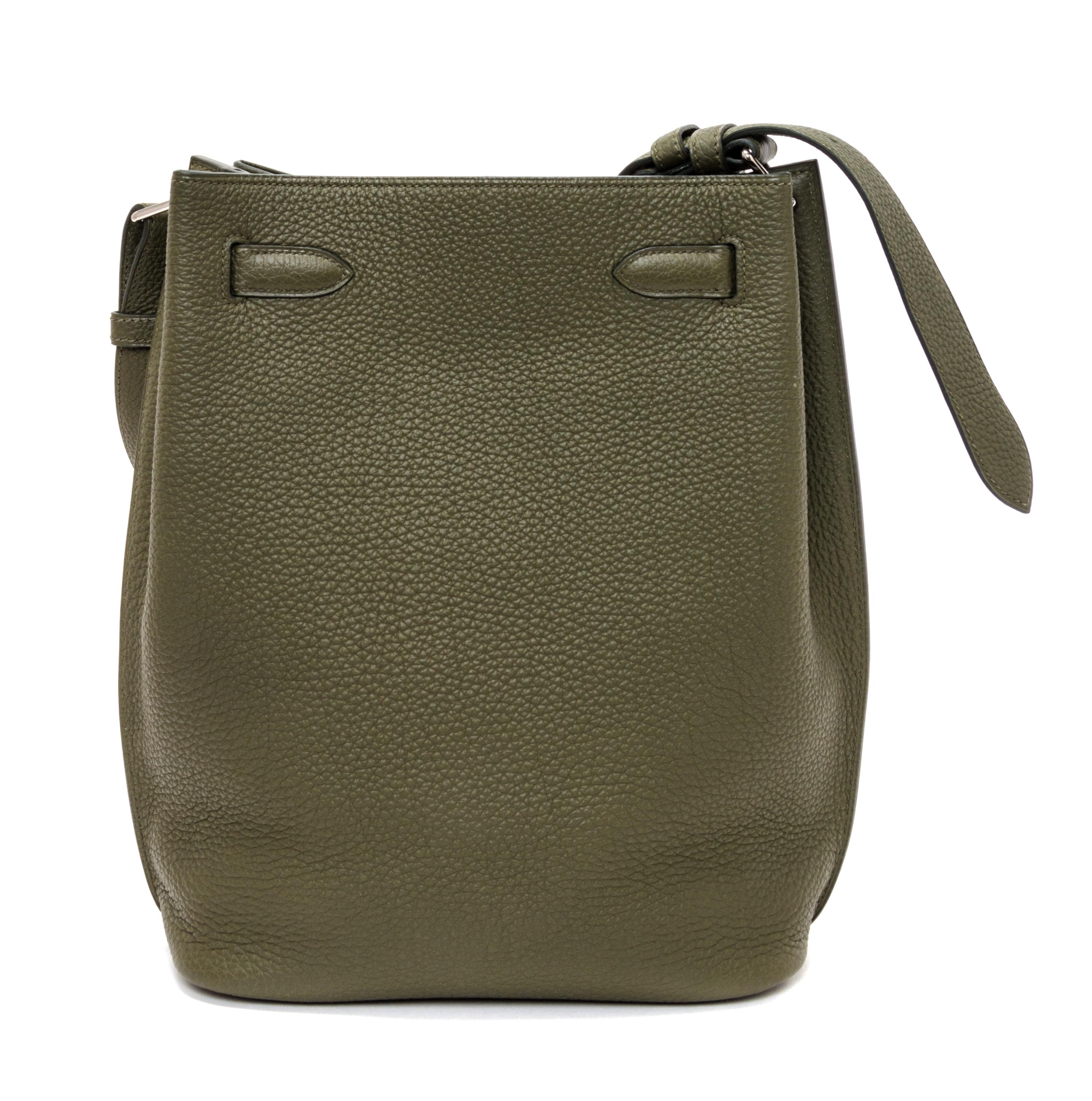 An Hermes Vert Veronese Togo 22cm So-Kelly Handbag, 9" x 11" x 4.5".