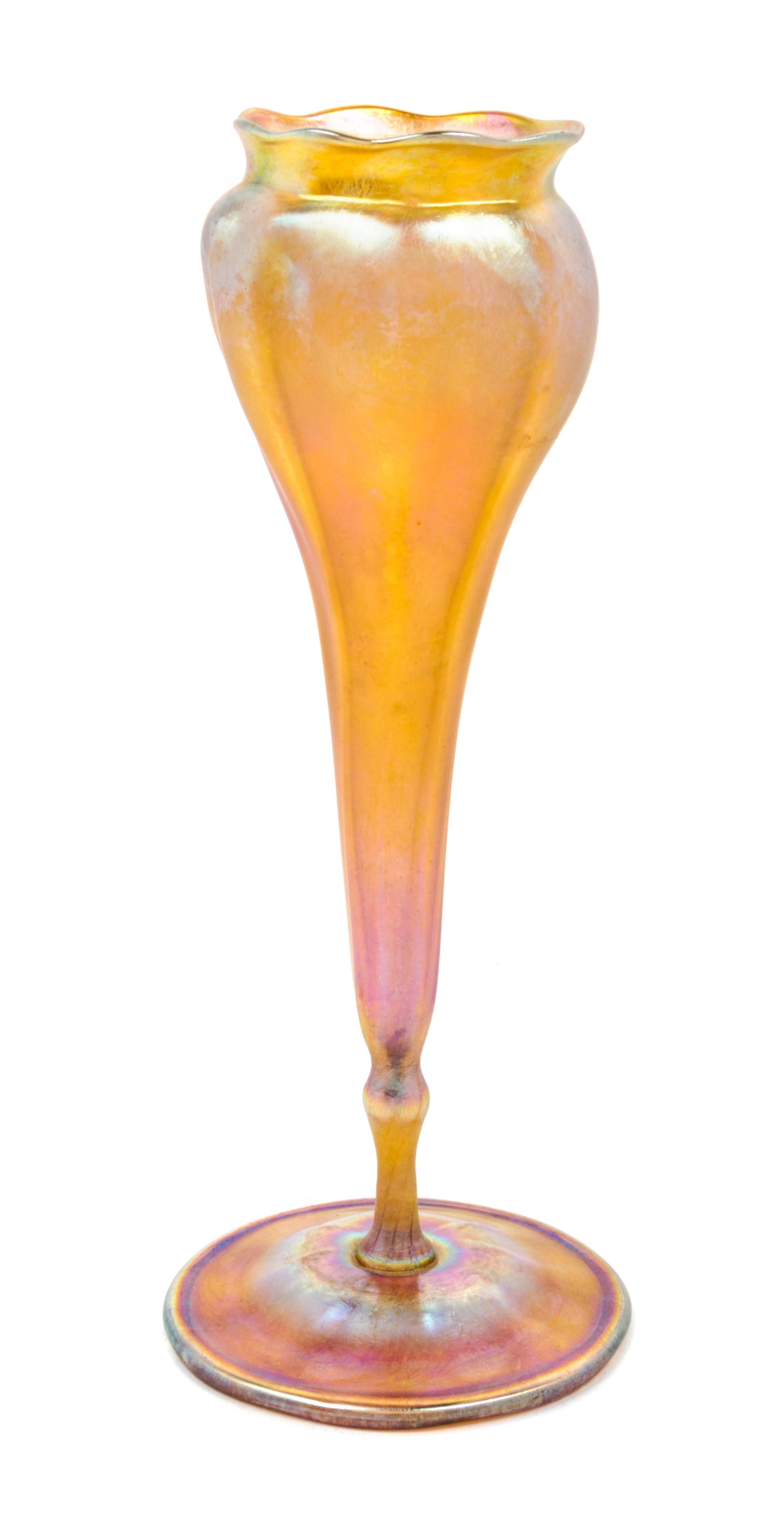 Tiffany Studios, EARLY 20TH CENTURY, Favrile glass vase, of floraform in gold iridescence