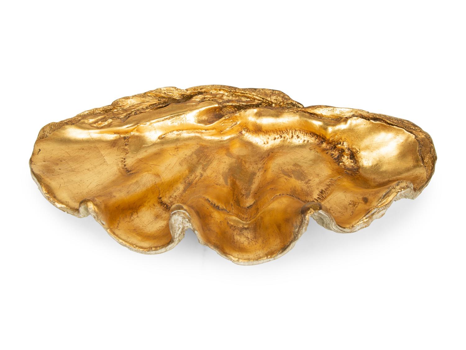 A Gilded Composition Model of a Giant Clam Shell