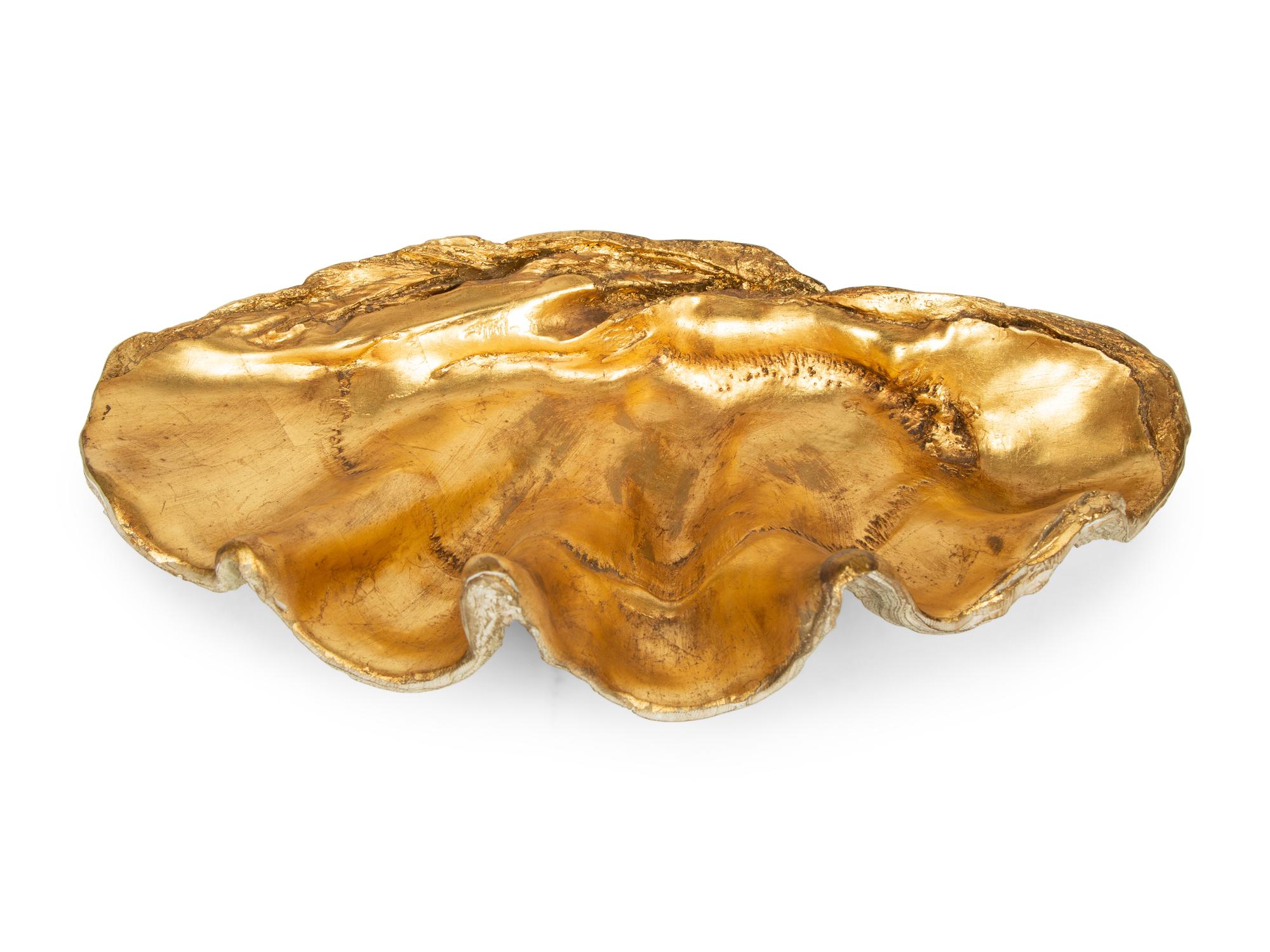 A Gilded Composition Model of a Giant Clam Shell