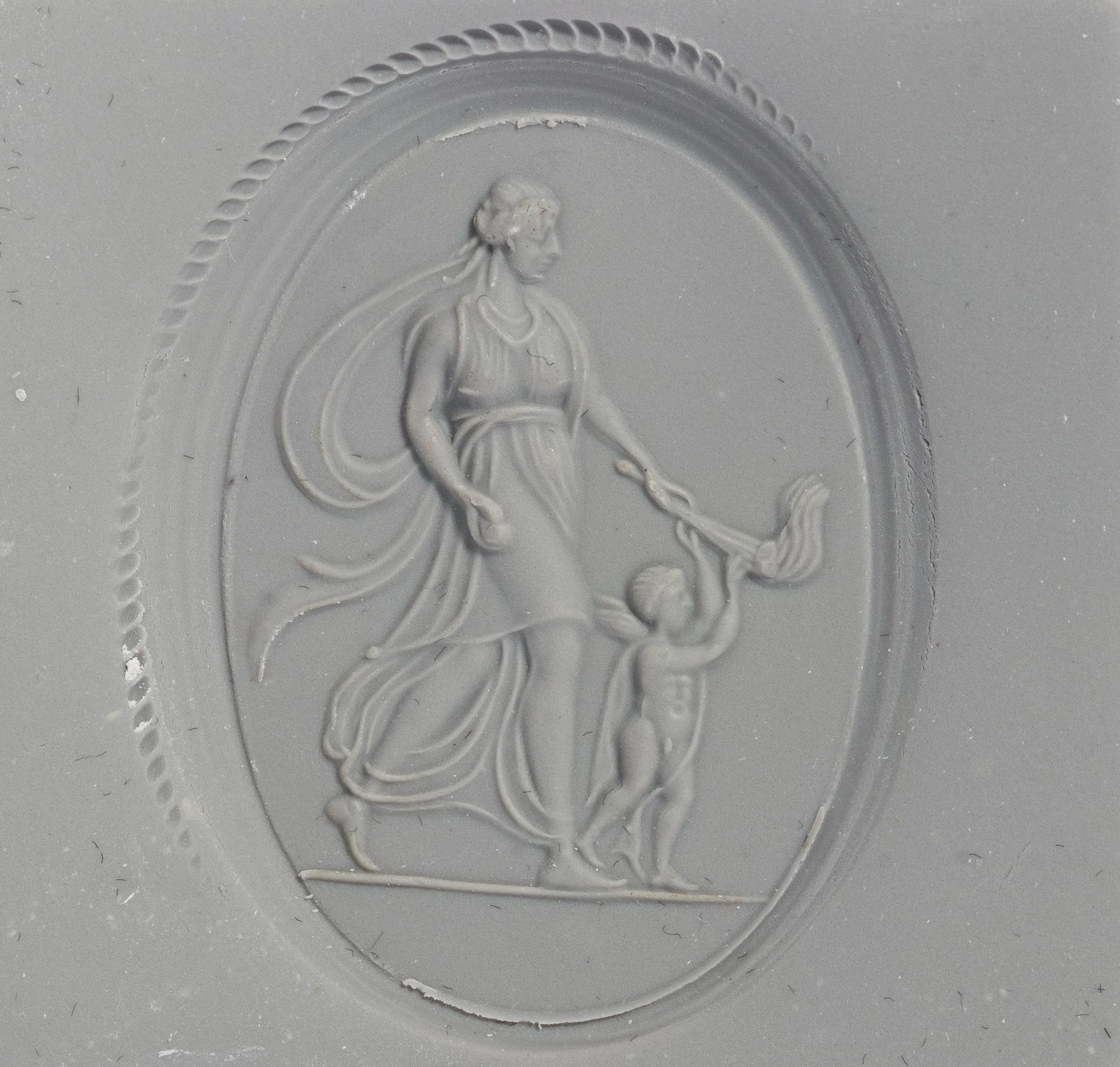 A Gold Brooch with A Banded Agate Engraved Intaglio