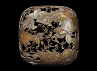 A Japanese patinated and parcel-gilt bronze "Seashells" koro and cover, Meiji period 日本鎏金加漆銅爐 明治