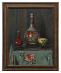 Hubert Vos (American, 1855-1935) — Still Life with Chinese Sang-de-boeuf Vase, Copper Red and Famille Rose Bottle Vase, and Enameled Dragon Bowl , 1933