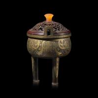 A Small Gold and Silver Wire-Inlaid Tripod Vessel, Ding, With Carved Wood Cover 仿古錯金銀銅鼎