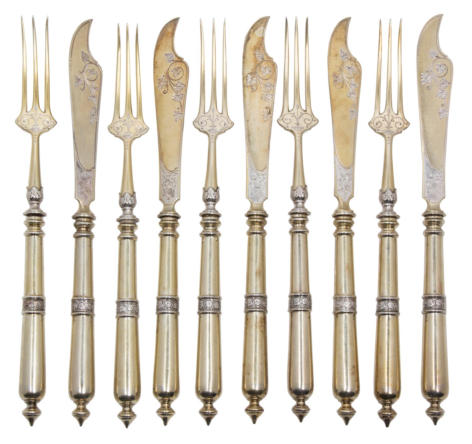 A German Vermeil Silver Fish Service, Hassenberg & Co., Frankfurt, Ealry 20th Century, comprising: 16 forks 16 knives in a fitted box 3