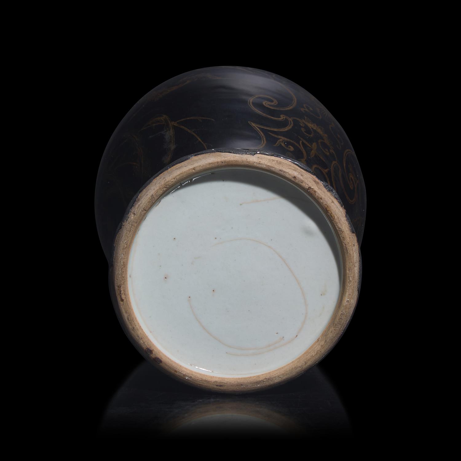 A Chinese Gilt-Decorated "Mirror-Black" Baluster Vase, Late Qing to Republic Period 晚清民國 黑地鎏金賞瓶一件