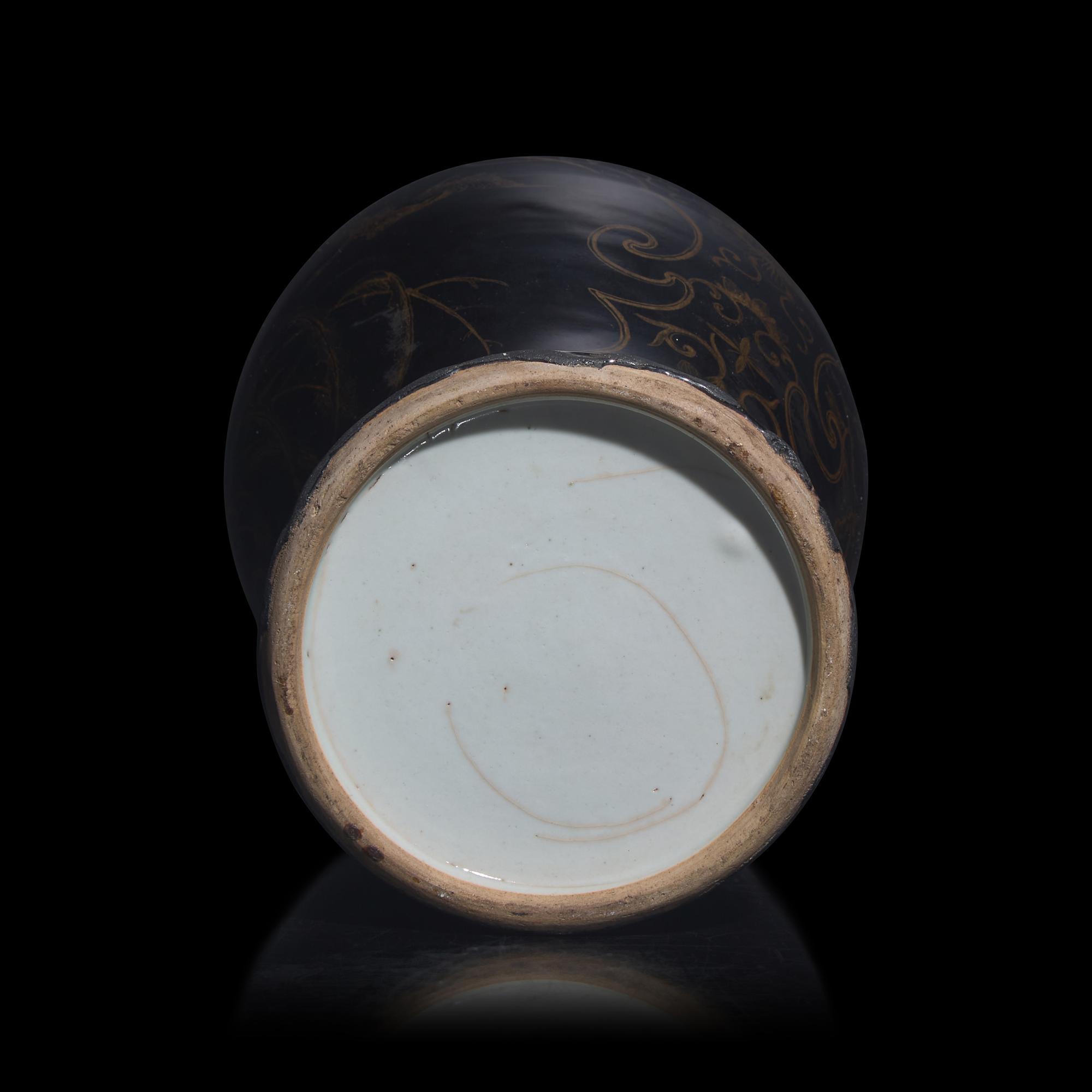 A Chinese Gilt-Decorated "Mirror-Black" Baluster Vase, Late Qing to Republic Period 晚清民國 黑地鎏金賞瓶一件