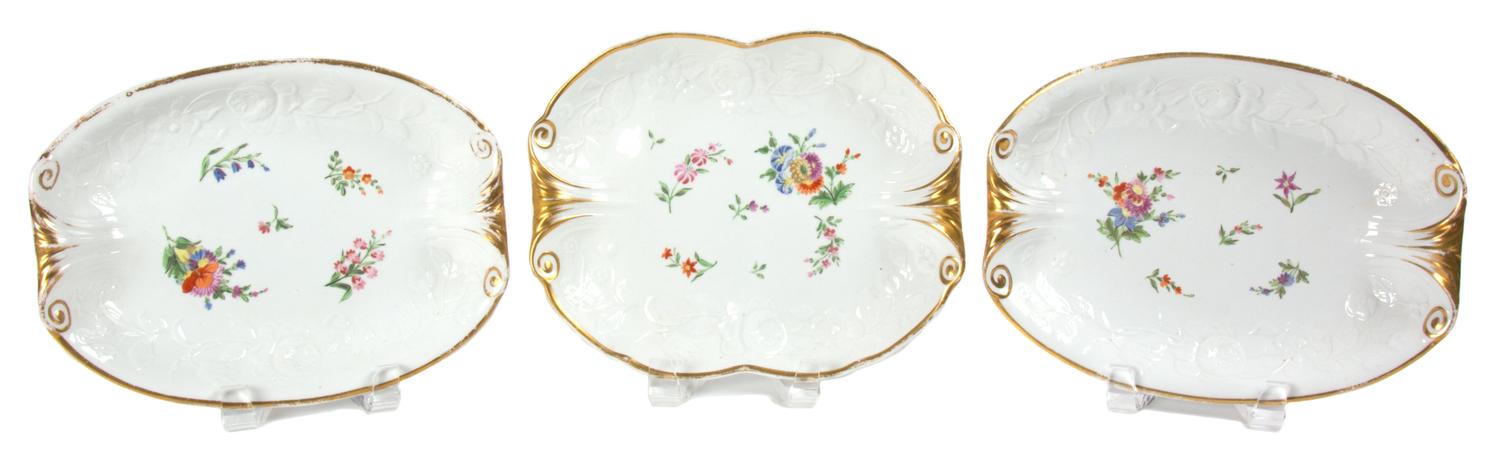 Three English Platters Diameter 9 1/4 inches. — POSSIBLY COALPORT, CIRCA 1810